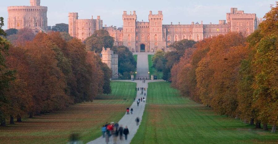 From London: Royal Windsor Afternoon Tour - Entering the castle and getting oriented