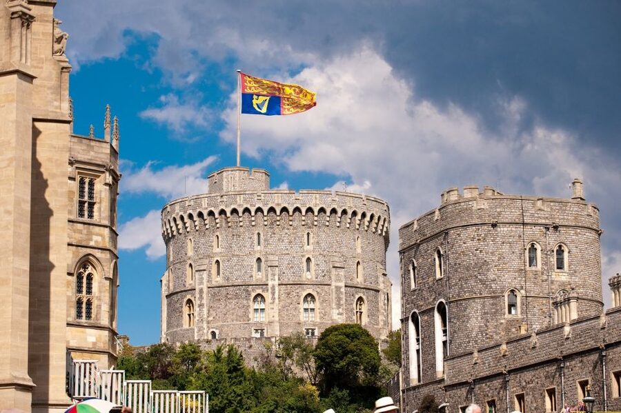 From London: Royal Windsor Afternoon Tour - St George’s Chapel: go early