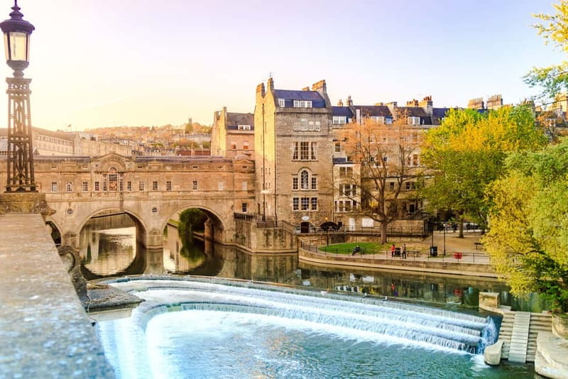 From London: Stonehenge and Bath Full-Day Tour with Guide - Guides, group size, and the feel of the day