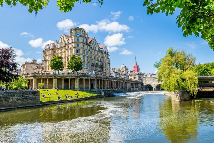 From London: Stonehenge and Bath Full-Day Tour - Starting at Victoria and settling into the coach