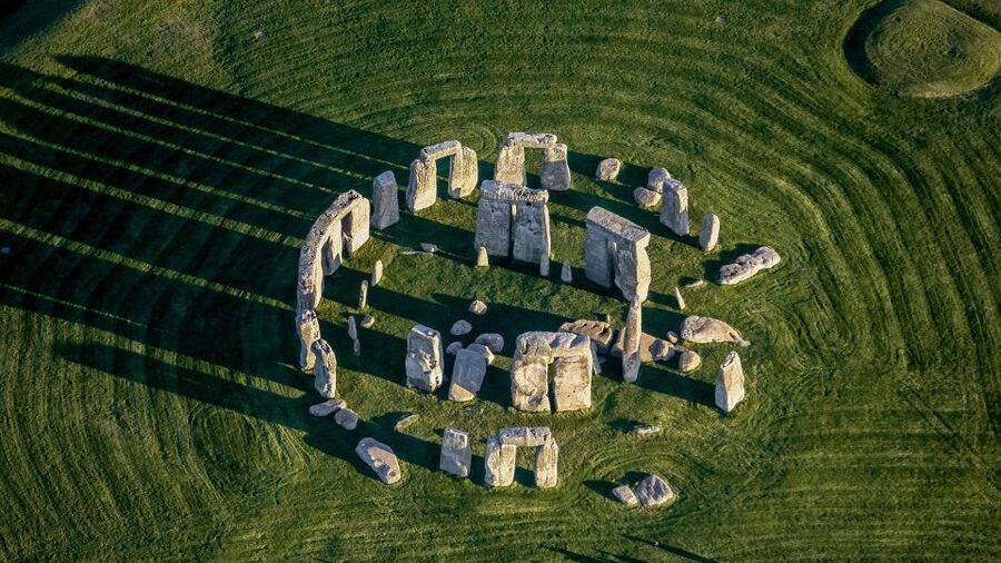 From London: Stonehenge and Windsor Castle Day Trip - The private van changes the feel of the day