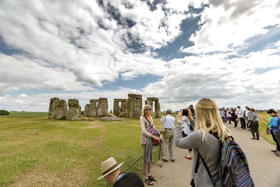 From London: Stonehenge Half-Day Tour - Arriving at the Stonehenge visitor center