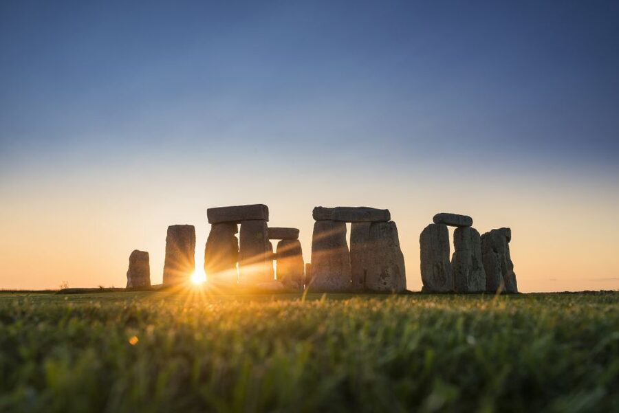 From London: Stonehenge Inner Circle and Windsor Day Trip - Choosing between Windsor Castle and the town walk