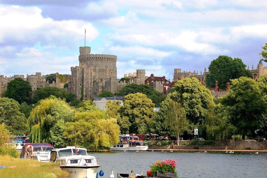 From London: Stonehenge Inner Circle and Windsor Day Trip - The long road from central London