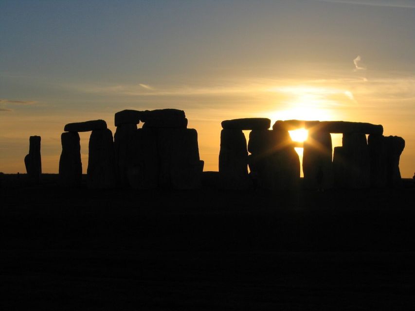 From London: Stonehenge Private Inner Circle Tour with Bath - Small details that will improve your day