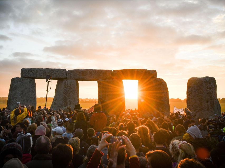 From London: Stonehenge Summer Solstice Sunset Tour (Jun 20) - Reaching Stonehenge around 7 pm