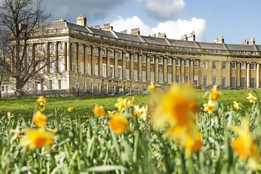 From London: Stonehenge, Windsor, and Bath Small Group Tour - Three famous places, one very long day