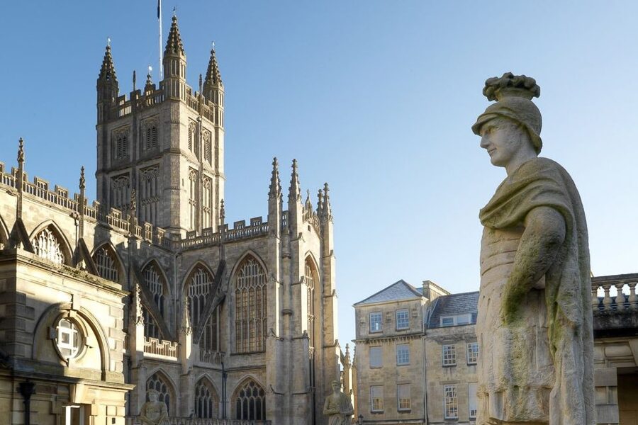 From London: Stonehenge, Windsor, and Bath Small Group Tour - The small-group advantage and its limits