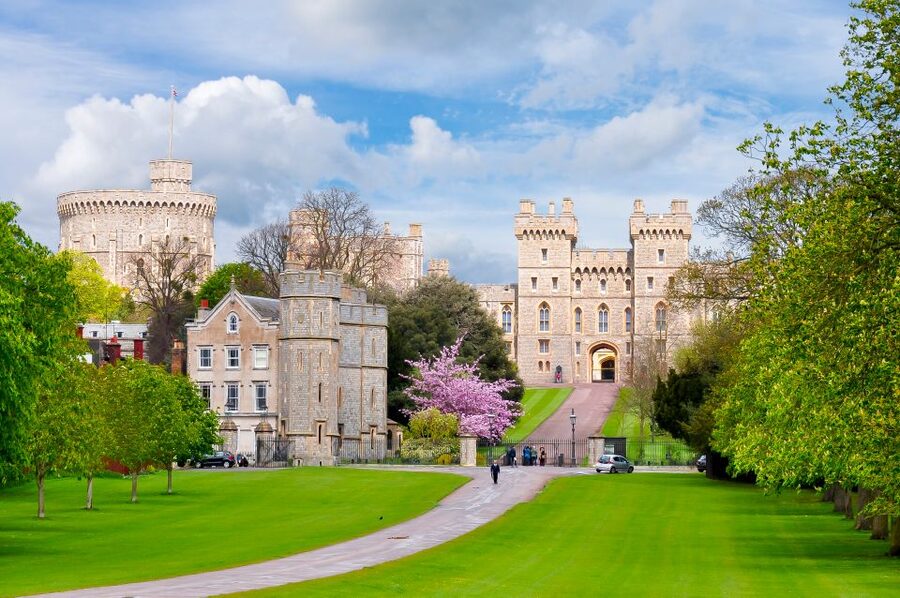From London: Stonehenge, Windsor and Salisbury Guided Tour - A big day out from central London