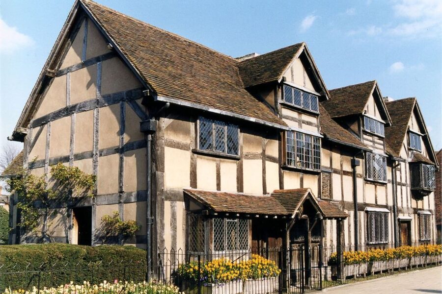 From London: Warwick, Oxford, Stratford & Cotswolds Day Tour - Warwick Castle: towers, banquets, and medieval theater