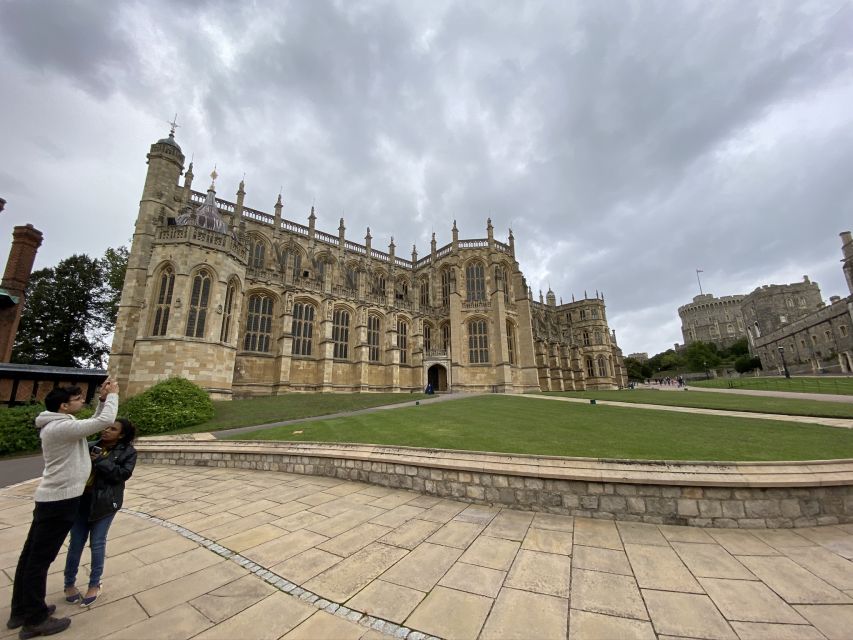 From London: Windsor Castle & Stonehenge Private Day Trip - The road to Stonehenge
