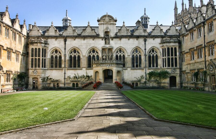 From London: Windsor, Oxford & Stonehenge Full-Day Trip - What to bring for a 10-hour day