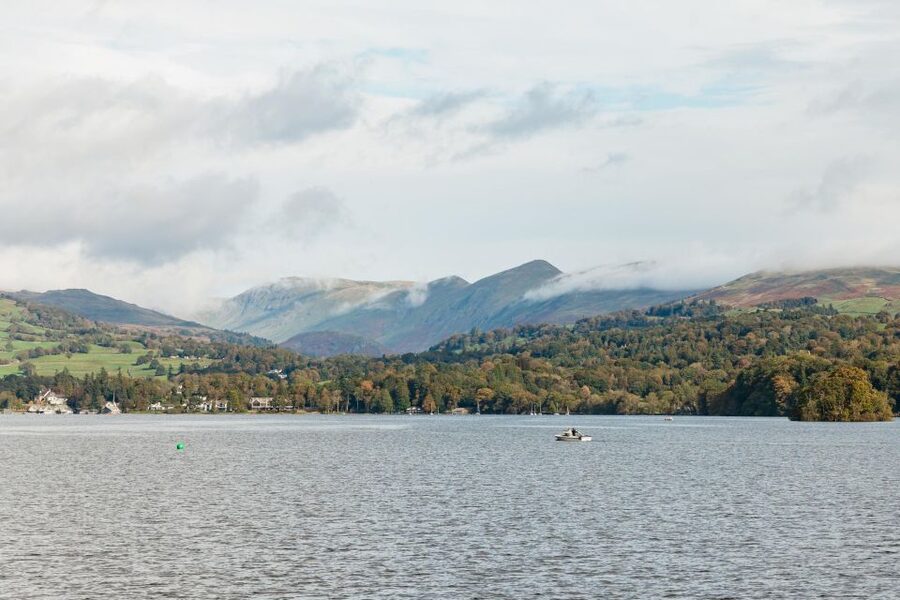 From Manchester: Lake District Bus Tour & Windermere Cruise - The guide can make or break the long day