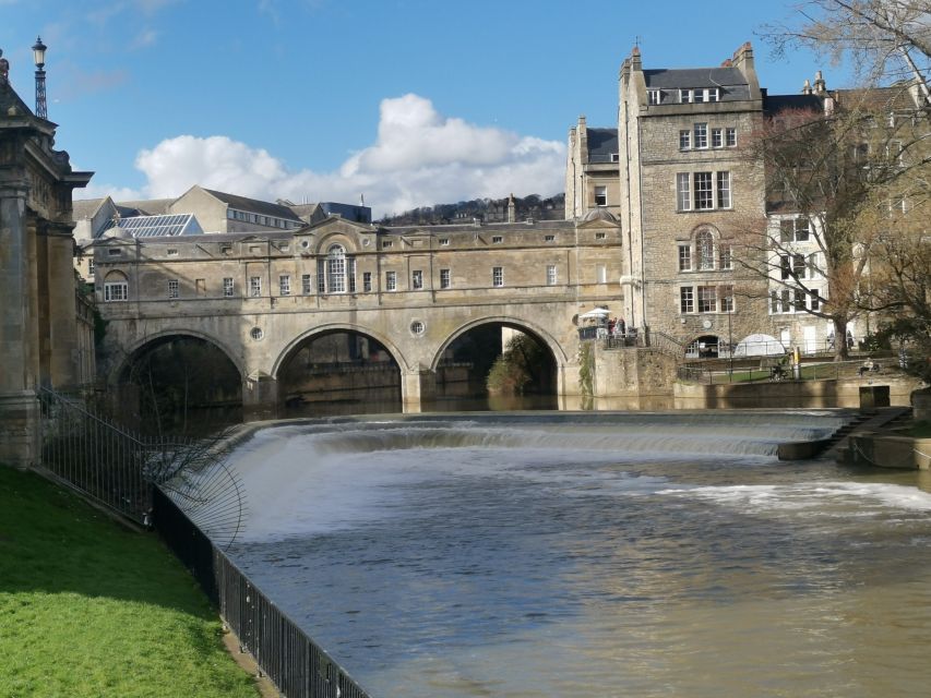 From Southampton: Stonehenge and Bath Guided Day Trip - The road to Stonehenge