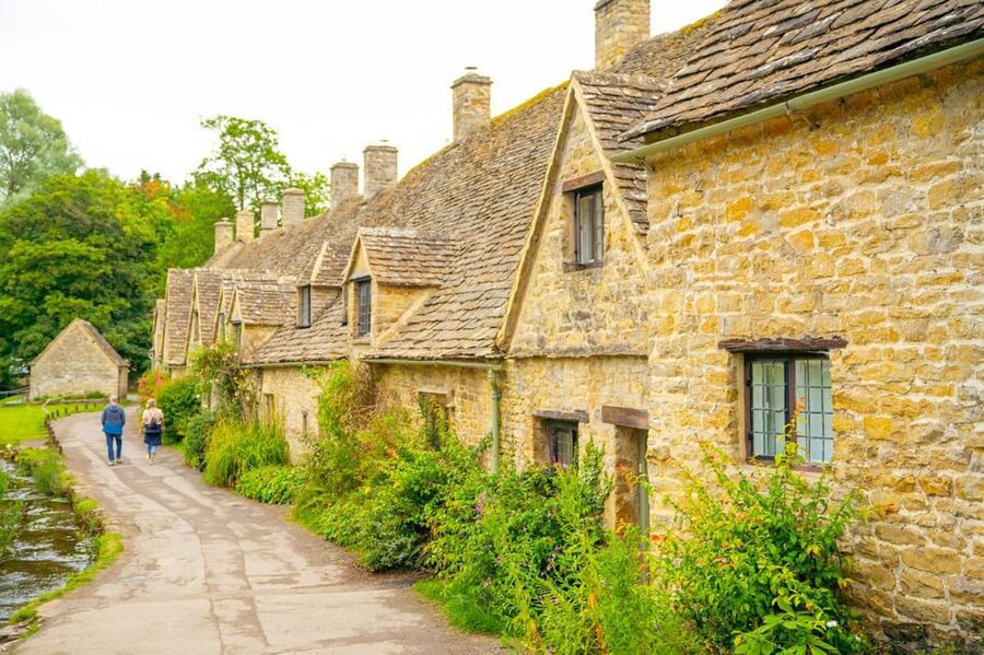 From Stratford-on-Avon/Moreton-in-Marsh: Cotswolds Day Tour - The secret village stop adds variety