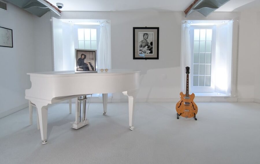 Full-Day Beatles and Liverpool Tour from London - What this Beatles day trip really is