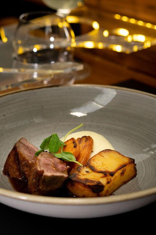 Gastronomic 6-course fine-dining dinner on Luxury London Bus - Who should book this London dinner bus?