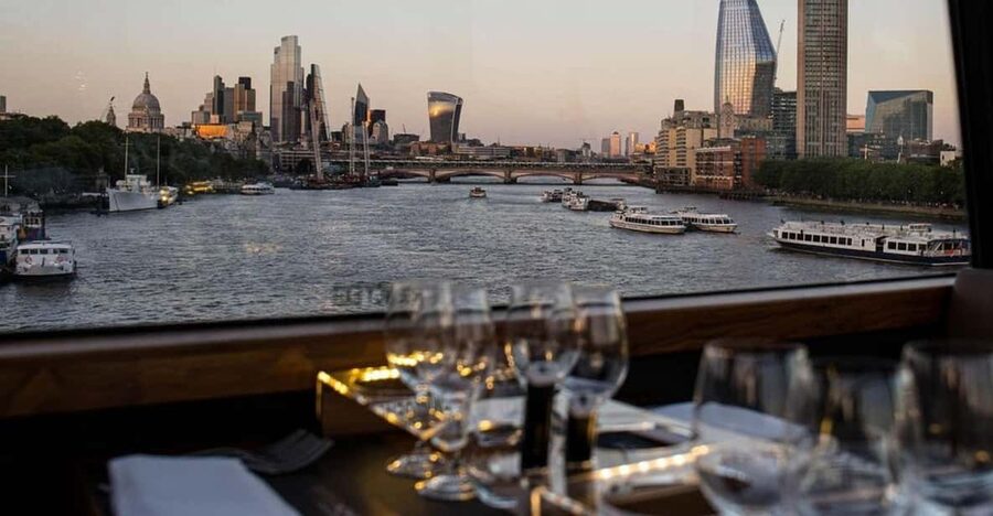 Gastronomic 6-course fine-dining dinner on Luxury London Bus - What the route shows you in three hours