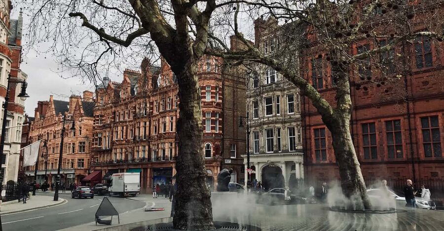 Ghosts and Legends of Mayfair Walking Tour - London - St James’s Palace and the murder mystery