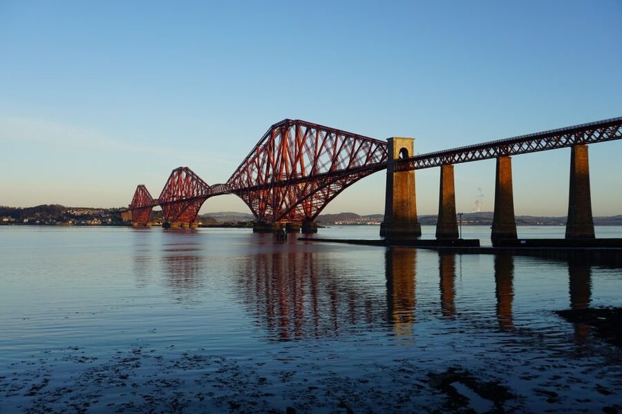 Glasgow: 2-Day Eilean Donan, Loch Ness & Glenfinnan Tour - Glengarry Viewpoint and the bird-shaped Loch Garry