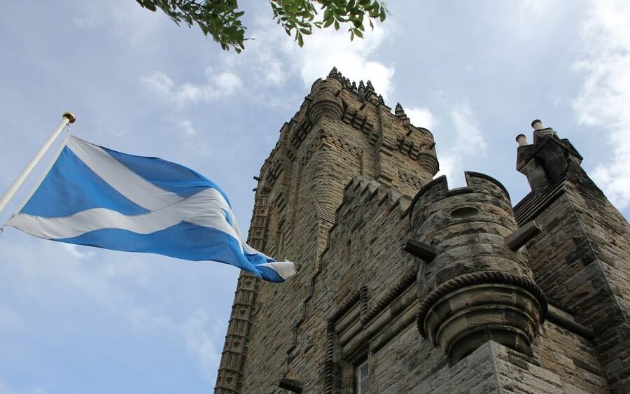 Glasgow: 2-Day Eilean Donan, Loch Ness & Glenfinnan Tour - Eilean Donan Castle is the visual centerpiece