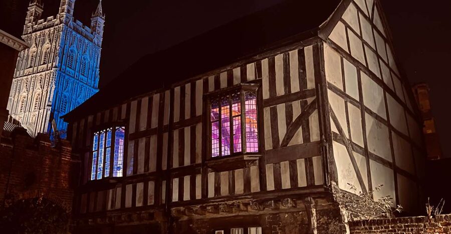 Gloucester: Ghost-Themed Guided Walking Tour - The guide’s style and the personal stories