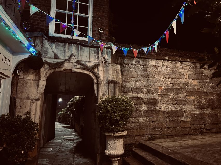 Gloucester: Ghost-Themed Guided Walking Tour - Walking Wetsgate Street and the old public houses