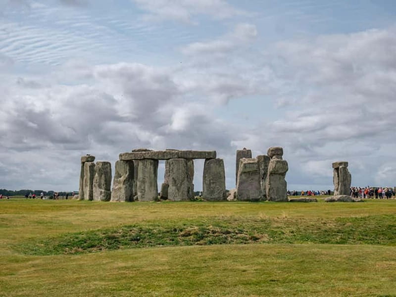 Half-Day tour to Stonehenge from Bath for 2-8 adventurers - Meeting in front of Bath Abbey Hotel