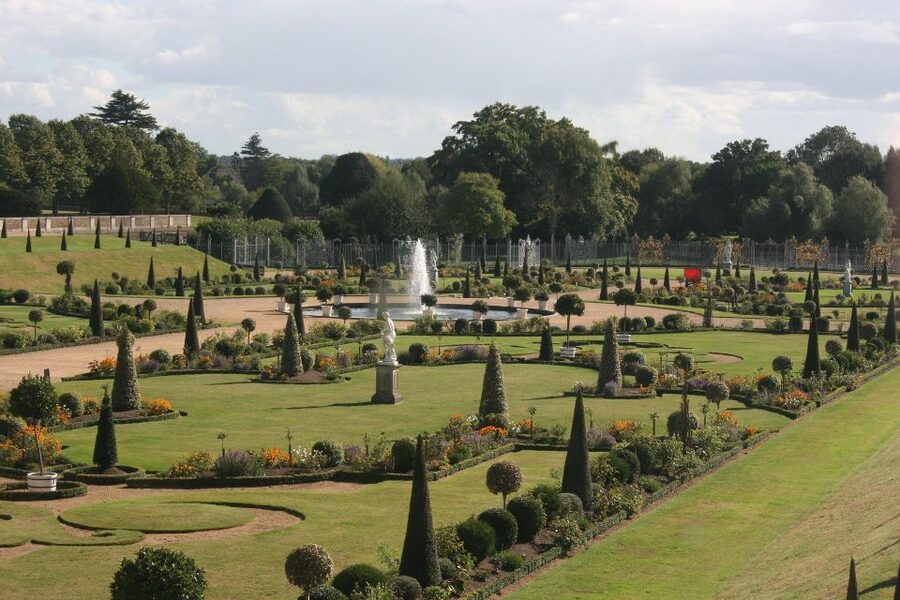 Hampton Court Palace Private tour With Fast Track Entry - Is $431 per person a fair price?