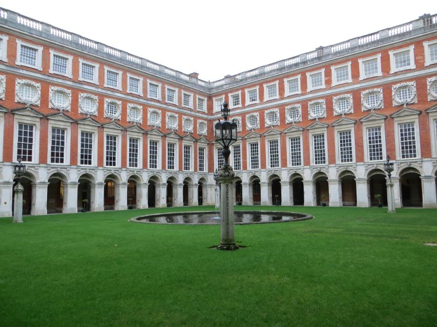 Hampton Court Palace Private tour With Fast Track Entry - Henry VIII’s Great Hall and Tudor court