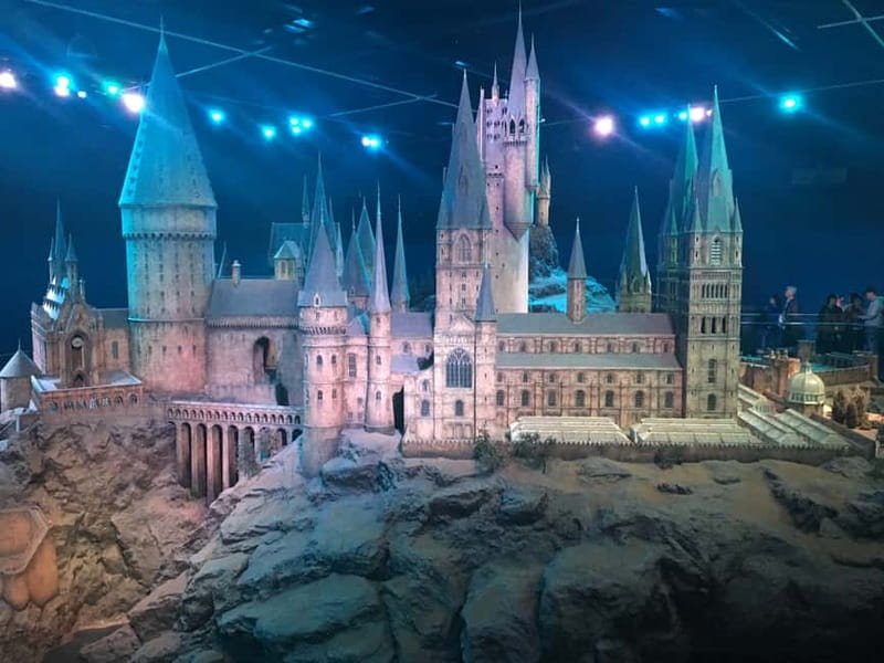 Harry Potter Studio Ticket & Tour of London Film Locations - Cancellation, changes, and meeting details