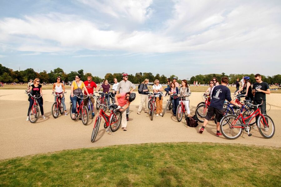 Highlights of Royal London Bike Tour (3 Hours) - Trafalgar Square and the crowded central streets