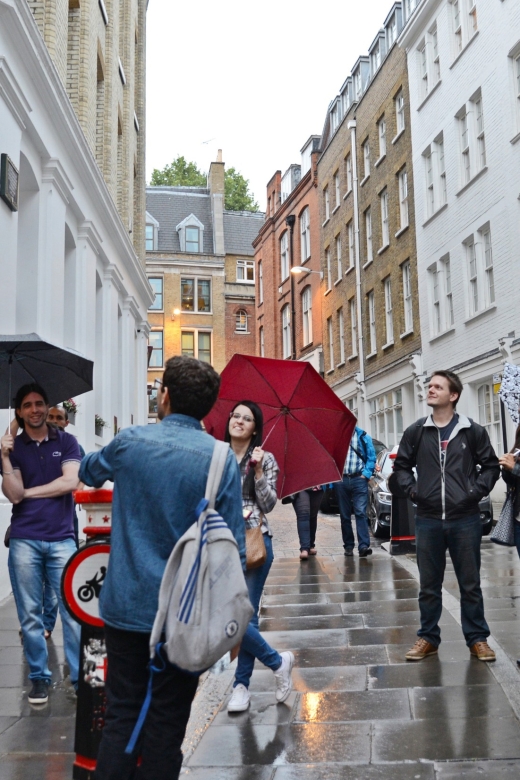 Historic pub tour with Brazilian guide (in Portuguese) - Eleven pubs, four drinking stops