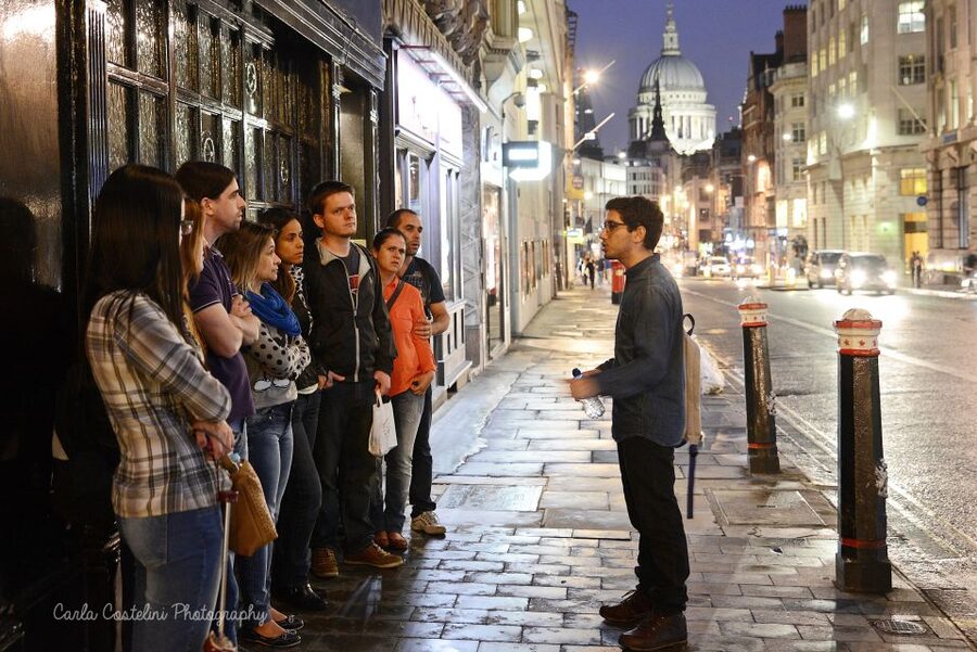 Historic pub tour with Brazilian guide (in Portuguese) - Stories about London beyond the beer