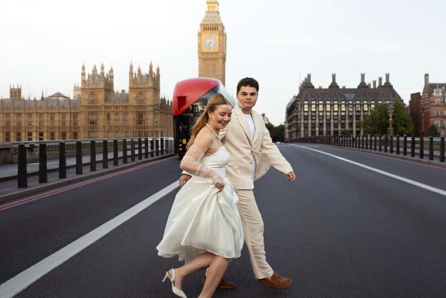 Iconic London Portraits Tour with Expert Local Photographer - Key points to know before booking
