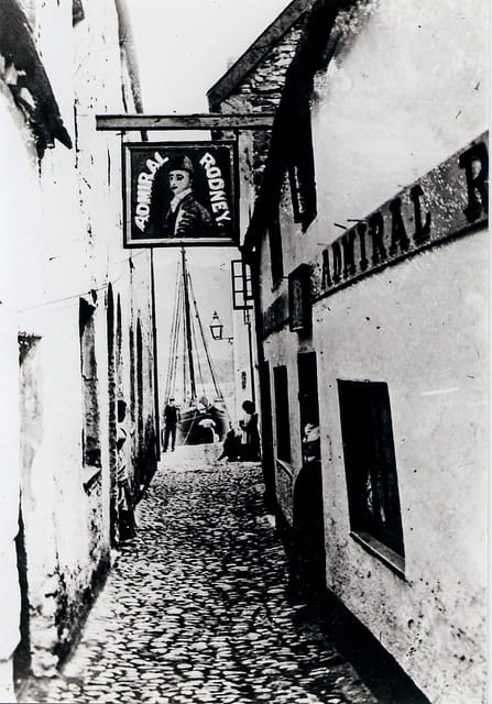 Ilfracombe Harbour: Ghost Tour - Who should book this Ilfracombe ghost tour?