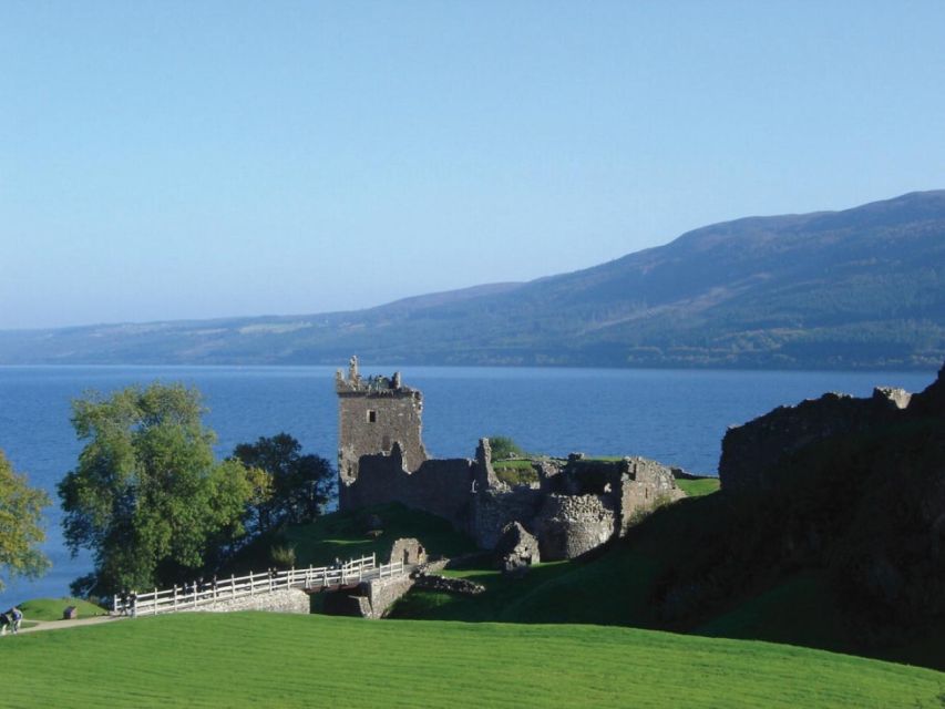 Inverness: Loch Ness Experience 1-Day Tour - Cruising toward Urquhart Castle