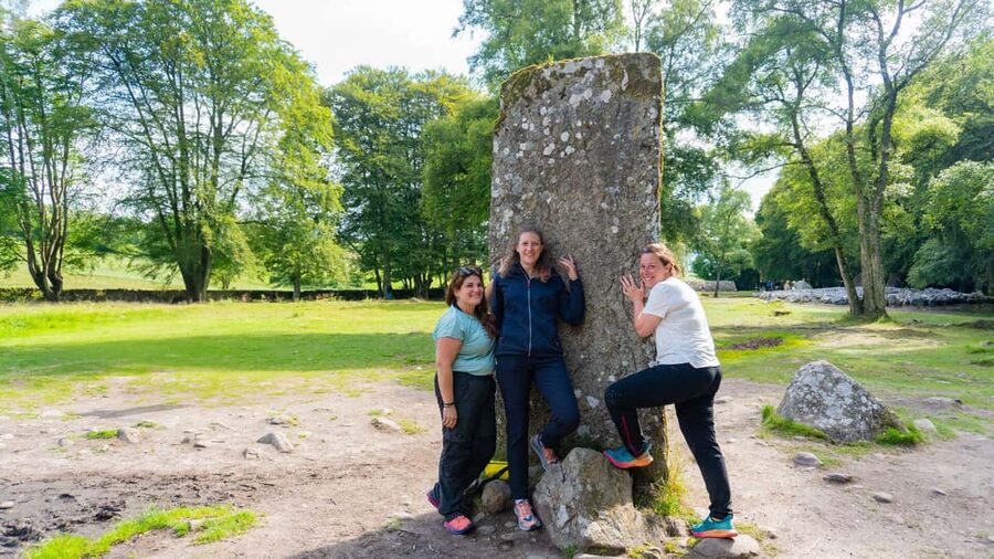 Inverness: Loch Ness, Outlander & Whisky Distillery - Meeting the blue or yellow bus on Union Street