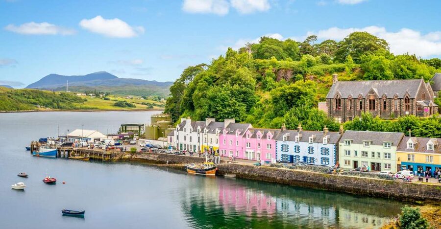 Inverness: Loch Ness, Skye, & Eilean Donan Castle Tour - Portree: 105 minutes for lunch and a look around