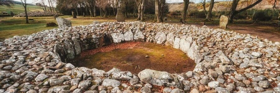 Inverness: Outlander Tour with Whisky Tasting - The clootie well and old Highland customs