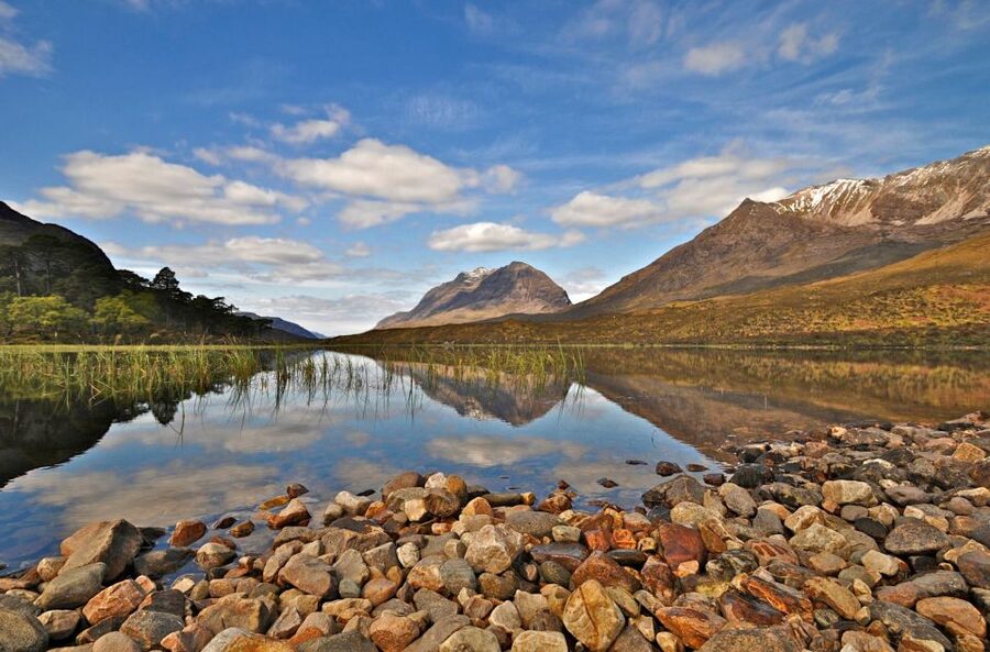 Isle of Skye and the Highlands 5-Day Tour from Edinburgh - Day 2: Assynt, Ardvreck Castle, and Achmelvich Bay