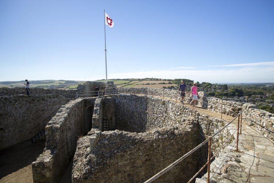 Isle of Wight: Carisbrooke Castle Entry Ticket - Climbing the mound and walking the battlements