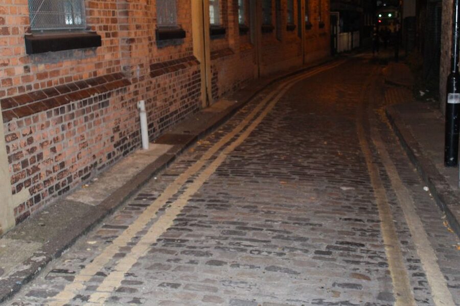 Jack The Ripper Tour in London's East End - Reading the Goulston Street evidence