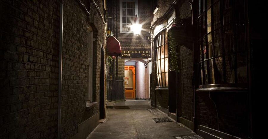 Jack The Ripper Tour in London's East End - A serious story with theatrical edges