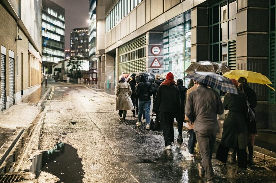 Jack the Ripper tour in Spanish - Victims, suspects, and paranormal stories