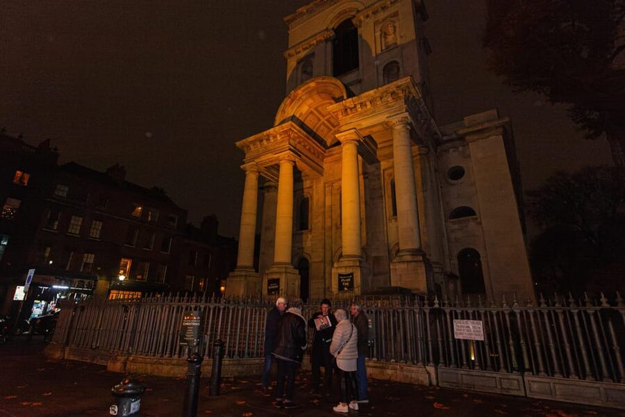 Jack the Ripper Walking Tour: Murder, Mystery, & the Women - The pub connection from From Hell