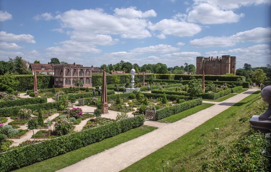 Kenilworth Castle and Elizabethan Garden Entry Ticket - Following Elizabeth I through the recreated garden