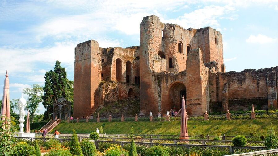 Kenilworth Castle and Elizabethan Garden Entry Ticket - Climbing the mighty keep for views and scale