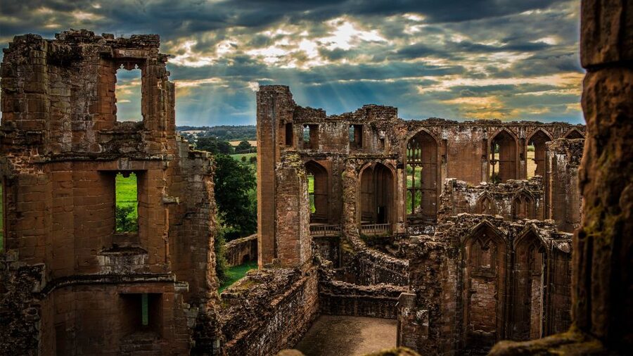 Kenilworth Castle and Elizabethan Garden Entry Ticket - The royal romance exhibition and Tudor interiors