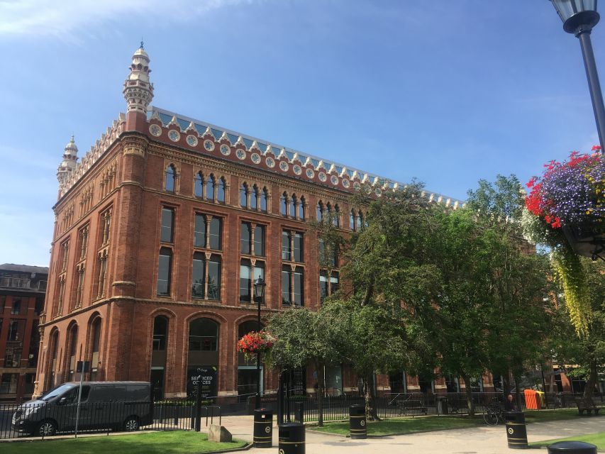 Leeds: 2-Hour Highlights Walking Tour - Key points at a glance